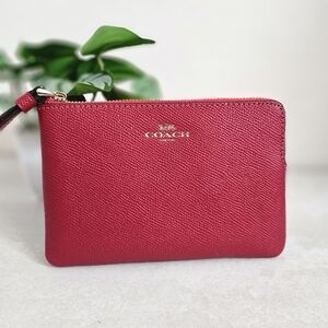 🆕️COACH Classic 1941 Red Corner Zip Wristlet